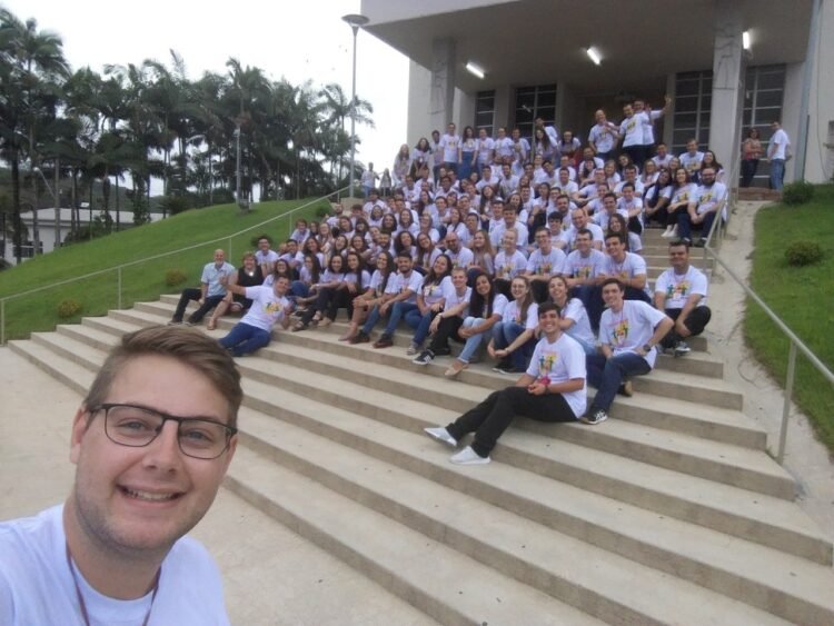 Jovens do sul do Brasil e do Paraguai em missões no município