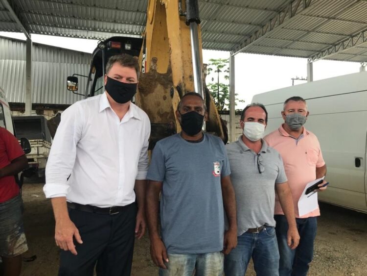 Prefeitura de Guabiruba fornece uniforme à Secretaria de Obras