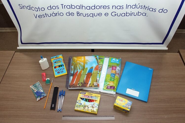 Sintrivest realiza entrega de kits escolares para associados a partir de 13 de janeiro