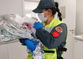 Bebê nasce em casa na Guabiruba