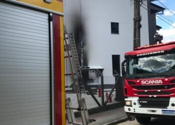 Incêndio em painel de energia solar mobiliza Bombeiros em Guabiruba