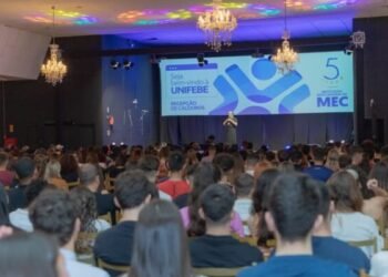 Unifebe inicia ano letivo com recepção de calouros e familiares