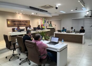 Por 6 votos a 2, vereadores derrubam veto e mantêm aumento de salário