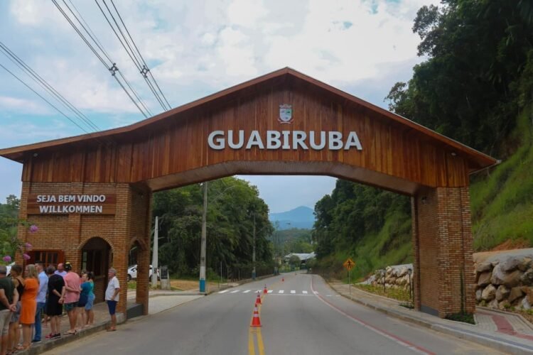 Novo portal de entrada de Guabiruba é inaugurado na rua São Pedro