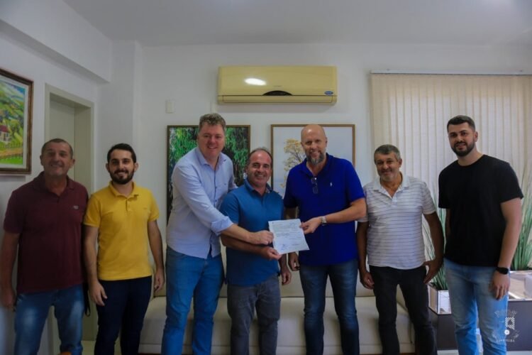 Assinadas as ordens de serviço para execução de pavimentações e abatedouro municipal