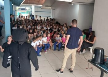 Vigilância Epidemiológica de Guabiruba realiza ação contra a Dengue nas escolas