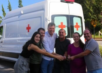 Prefeitura de Guabiruba recebe nova ambulância