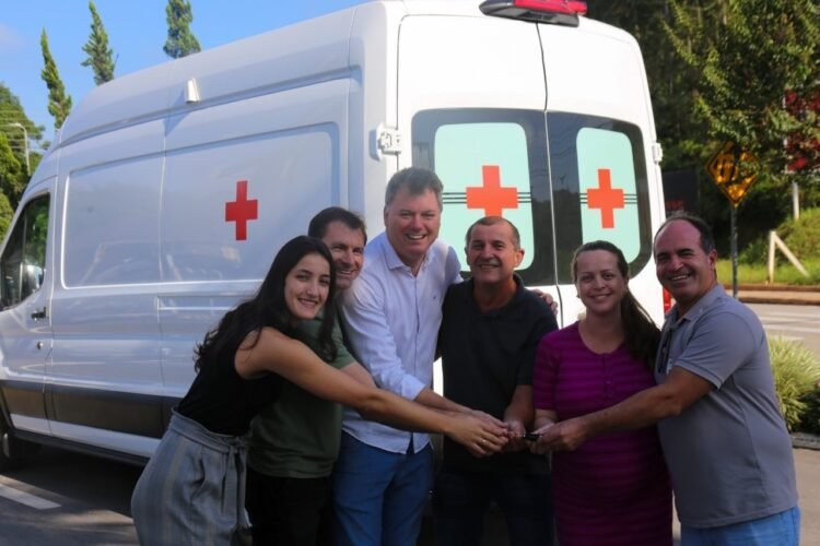Prefeitura de Guabiruba recebe nova ambulância