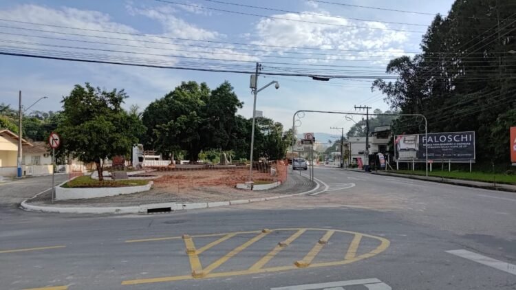 Obra de revitalização na Praça Theodoro Debatin é iniciada