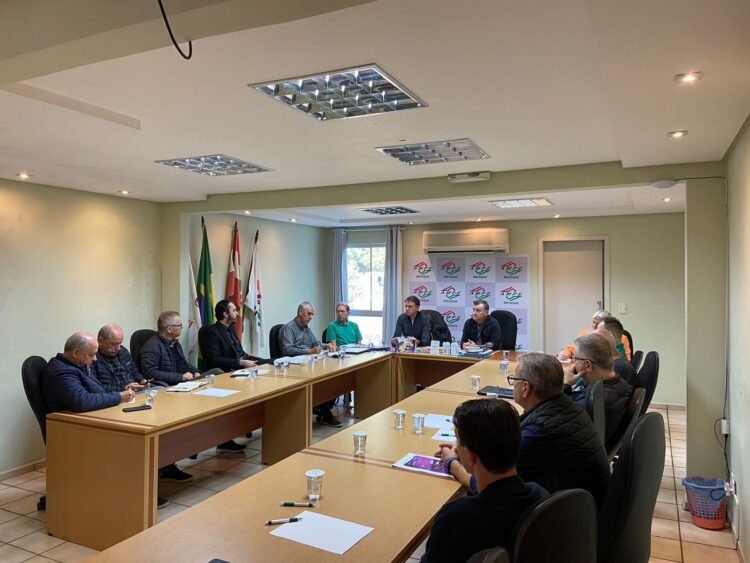 AmpeBr sedia reunião para reativação do Vale dos Teares Convention & Visitors Bureau