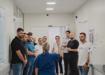 Vereadores de Guabiruba visitam Hospital Azambuja e discutem parcerias para a saúde pública