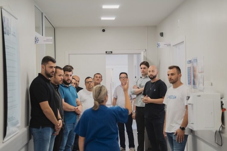 Vereadores de Guabiruba visitam Hospital Azambuja e discutem parcerias para a saúde pública