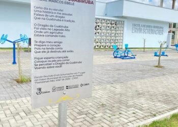 Praças de Guabiruba recebem placas com poesias premiadas