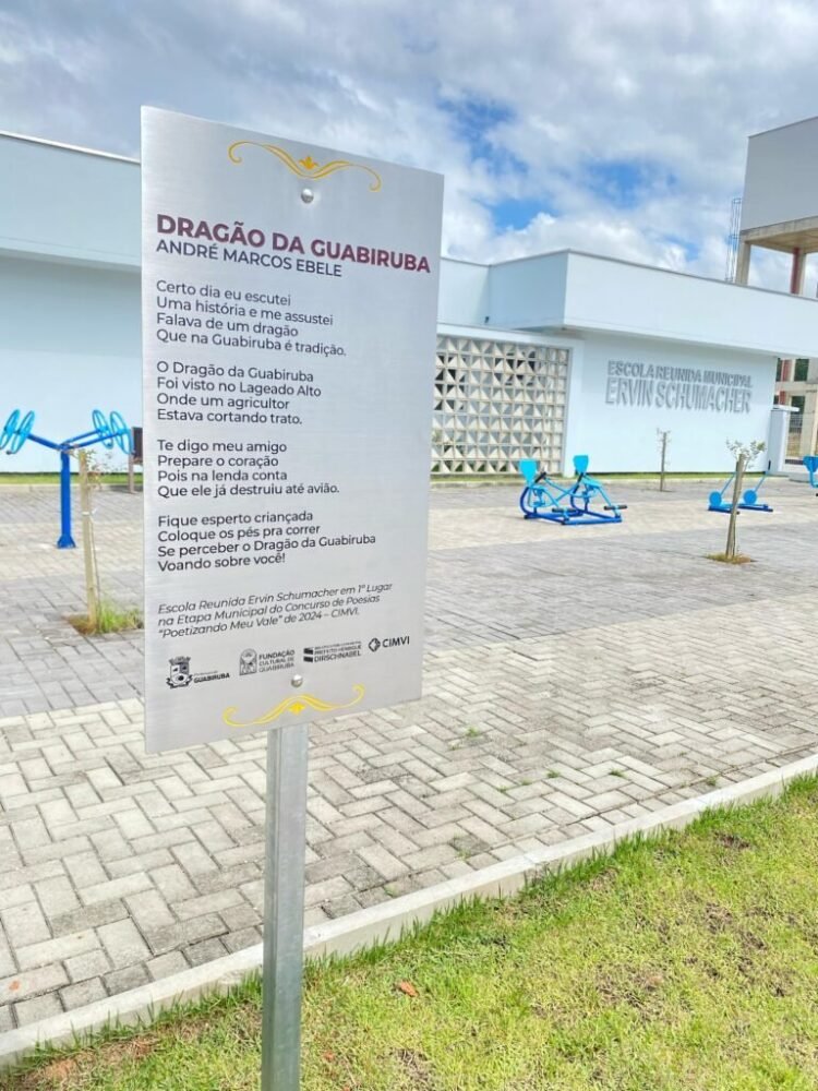 Praças de Guabiruba recebem placas com poesias premiadas