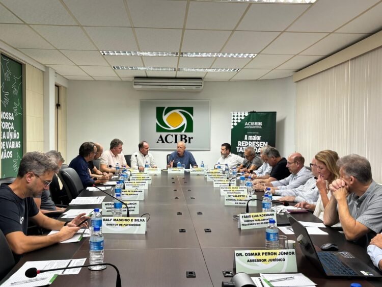 Prefeito e vice de Guabiruba participam da reunião de diretoria da ACIBr
