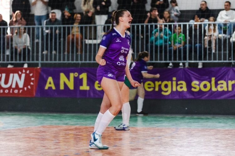 Noite de emoção e grandes jogos no Ginásio João Scheffer define os finalistas das Séries Ouro, Prata e Feminino do Futsal de Guabiruba