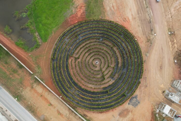 Guabiruba inaugura o maior labirinto do Sul do Brasil com presença de comitiva alemã e homenagem especial
