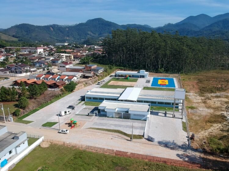 Guabiruba realiza a primeira edição da Feira Literária, Tecnológica e Cultural – FLITEC