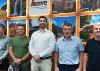 Prefeito de Brusque, André Vechi, é eleito presidente da Amve para 2026