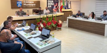 Câmara de Guabiruba encerra atividades de 2025 com entregas de moções de congratulações