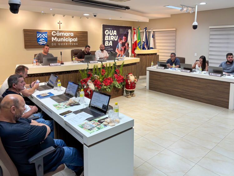 Câmara de Guabiruba encerra atividades de 2025 com entregas de moções de congratulações