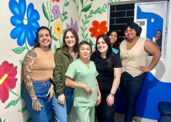 Alunas da Fundação Cultural realizam intervenção artística no Hospital de Guabiruba