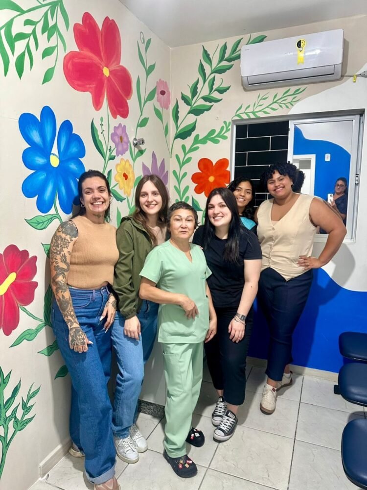Alunas da Fundação Cultural realizam intervenção artística no Hospital de Guabiruba