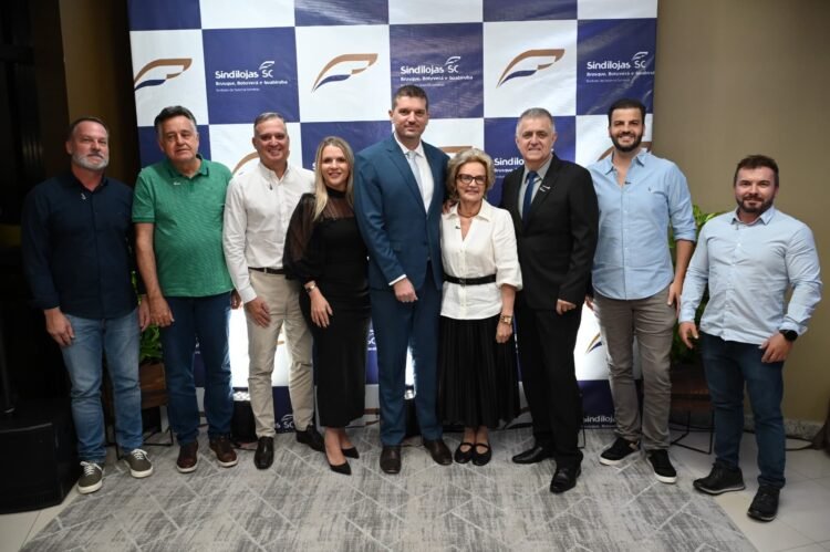 Fernando Walendowsky assume a presidência do Sindilojas para a gestão 2026–2030