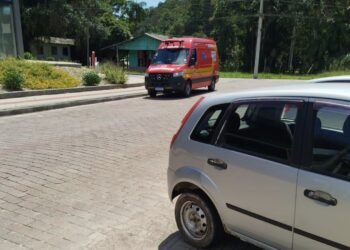 Criança de 8 anos cai de veículo em movimento no Centro de Guabiruba
