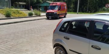 Criança de 8 anos cai de veículo em movimento no Centro de Guabiruba