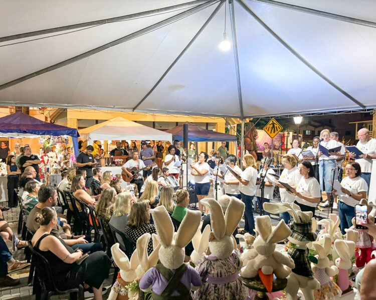 [GALERIA] Feira Delícias de Páscoa reúne grande público durante o domingo (22)