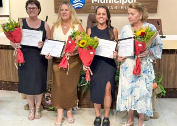 Câmara de Guabiruba homenageia ex-vereadoras e atual parlamentar em alusão ao Dia da Mulher