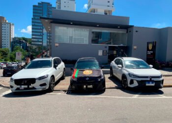 Operação em Guabiruba e Brusque apreende bens em investigação de receptação de carga roubada e lavagem de dinheiro