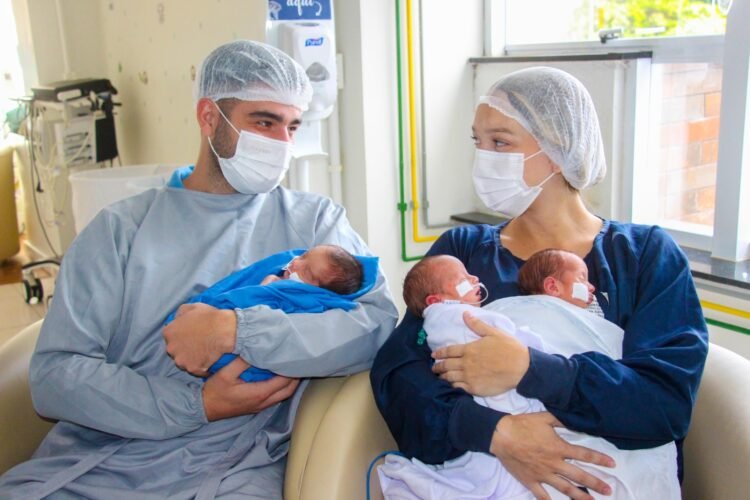 Família celebra o nascimento de trigêmeos em Brusque