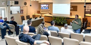 Representante da AGIR explica aumento de 13,15% na tarifa de água em sessão na Câmara