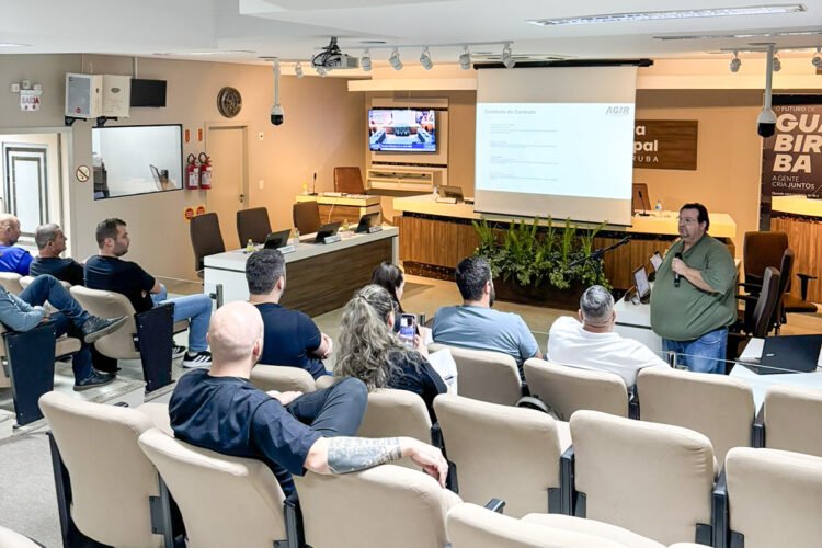 Representante da AGIR explica aumento de 13,15% na tarifa de água em sessão na Câmara