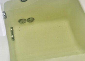 [VÍDEO] Moradores de Guabiruba relatam alteração na cor e qualidade da água