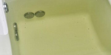 [VÍDEO] Moradores de Guabiruba relatam alteração na cor e qualidade da água