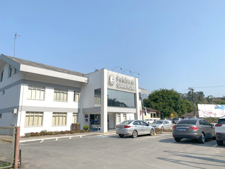 Prefeitura de Guabiruba abre processo seletivo com salários de até R$ 20 mil