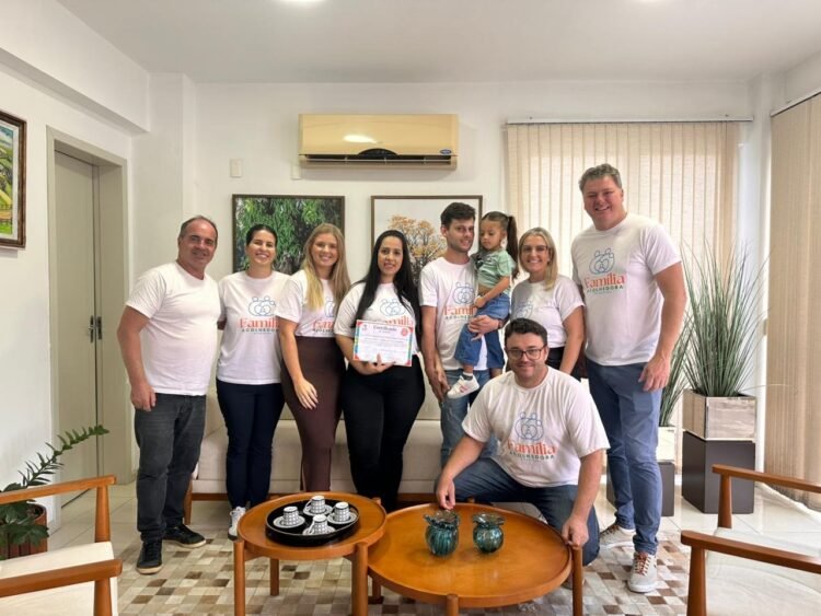 Família de Guabiruba recebe primeiro certificado para serviço de acolhimento