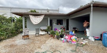 [FOTOS] Rua Pedro Zimmermann registra alagamento e rastro de lama no bairro Guabiruba Sul